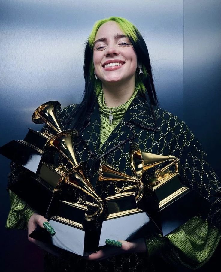 Horários para acompanhar os Grammy’s 2025:

⭐️| Pré Cerimónia: 20h30
⭐️| Tapete Vermelho: 23h00
⭐️| Cerimónia: 01h00

*Horário de Portugal Continental!