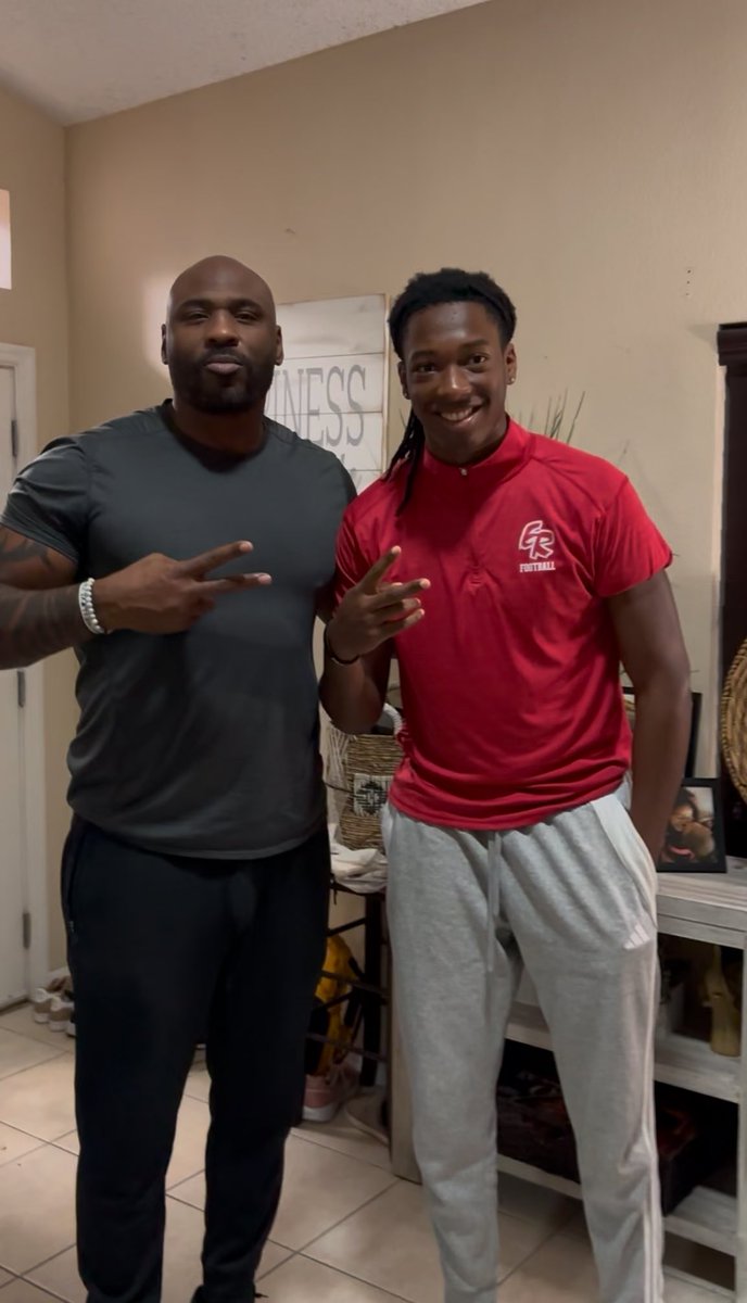 Tracej33's tweet photo. I'm getting ready to change a lot of opinions about me.
-Brandon Jacobs
🔑🙌🏽
#newlevel #letsgo #tracejohnson #brandonjacobs #highschoolfootball #football #legend #hudl #newyorkgiants #fy #fyp #probowl https://t.co/0jFRnCaV5q