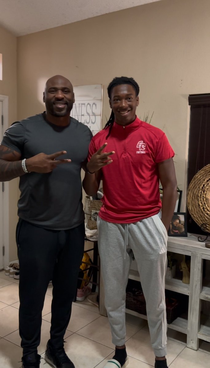 Tracej33's tweet photo. I'm getting ready to change a lot of opinions about me.
-Brandon Jacobs
🔑🙌🏽
#newlevel #letsgo #tracejohnson #brandonjacobs #highschoolfootball #football #legend #hudl #newyorkgiants #fy #fyp #probowl https://t.co/0jFRnCaV5q