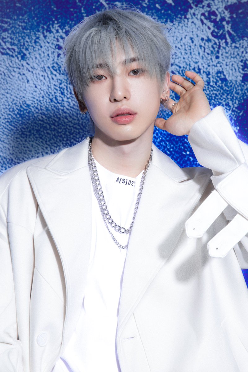 XODIAC 3RD SINGLE ALBUM - [𝐆𝐋𝐎𝐖𝐘 𝐃𝐀𝐘]

CONCEPT PHOTO A

#DAVIN #다빈

PRE-RELEASE 
✧2025.02.14 12PM (KST)

TITLE "TIME 2 SHINE" 
✧2025.02.18 6PM (KST)

#XODIAC #소디엑 
#GLOWY_DAY #XODIAC_GLOWYDAY
#TIME2SHINE #XODIAC_TIME2SHINE