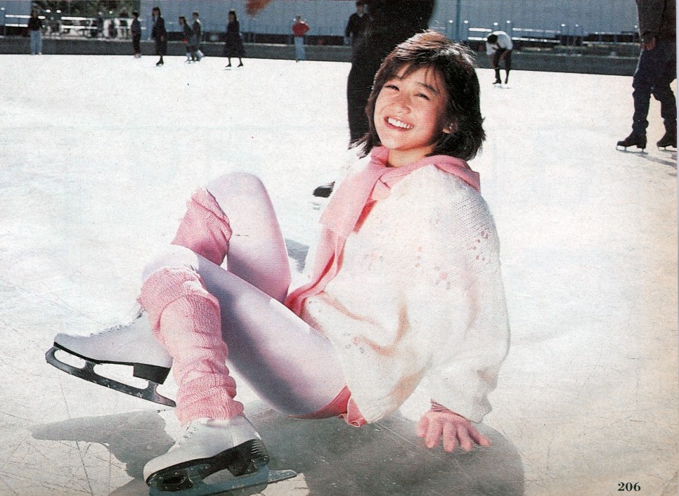 hyugaji17245's tweet image. 1972年2月3日オリンピック 第11回 札幌冬季オリンピックが札幌で開幕しました。岡田有希子さんは、雑誌の取材やテレビ中継でスケートやスキー場に行きました。#岡田有希子 #札幌オリンピック #スケート #スキー