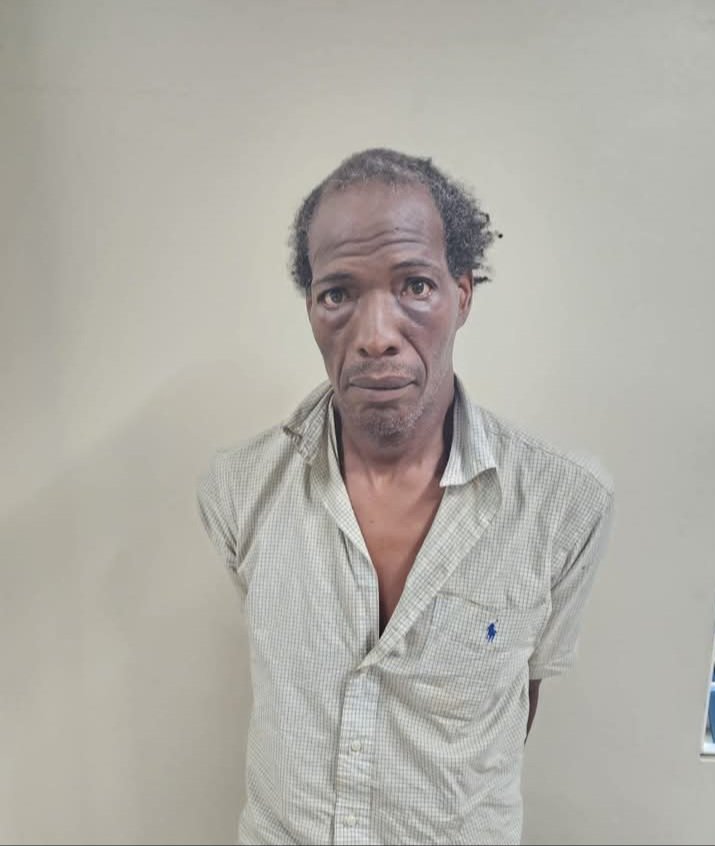 gentdave23's tweet photo. Same person, wanted for multiple murders throughout the Linstead, Bog Walk and Ewarton area.

Jamaica we have a problem and if you have sense these pics will help you understand that. https://t.co/WbAWeTUWH7