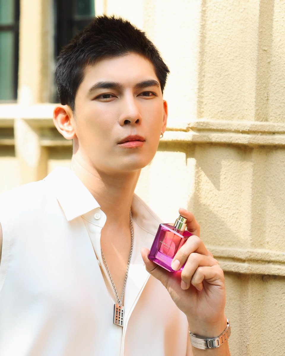 MewSuppasitArg's tweet image. — IG Post Mew Suppasit 
02.02.25

Ⓜ️ : Solo un toque puede acelerar mí corazón  Jo Malone London A Rose To Fall In Love With…Taif Rose Cologne Intense 🥀💕 

#CologneIntense #JoMaloneLondonTH #TimeForMe #TaifRose #ScentOfLove
@MSuppasit #MewSuppasit