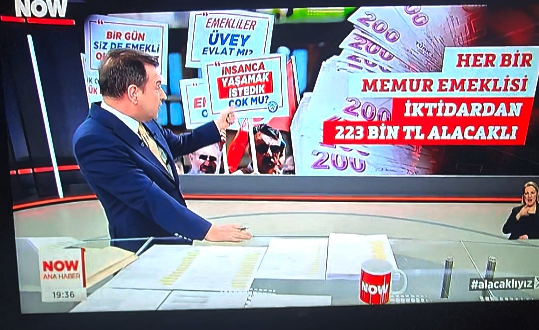 2,5 milyon #EmekliMemur iktidarın şamaroğlanı oldu. Seyyanen zam hakkımız verilmedi. Yetmedi SSK ve Bağ-Kur emeklilerine eşitlenen zam oranı memur emeklisine gelince verilmedi. 
#MemurEmeklisineAdalet 
<a href="/RTErdogan/">Recep Tayyip Erdoğan</a> <a href="/Akparti/">AK Parti</a> <a href="/MhpTbmmGrubu/">MHP TBMM Grubu #MHP</a> <a href="/herkesicinCHP/">CHP 🇹🇷</a> <a href="/iyiparti/">İYİ Parti</a> <a href="/devapartisi/">DEVA Partisi</a>