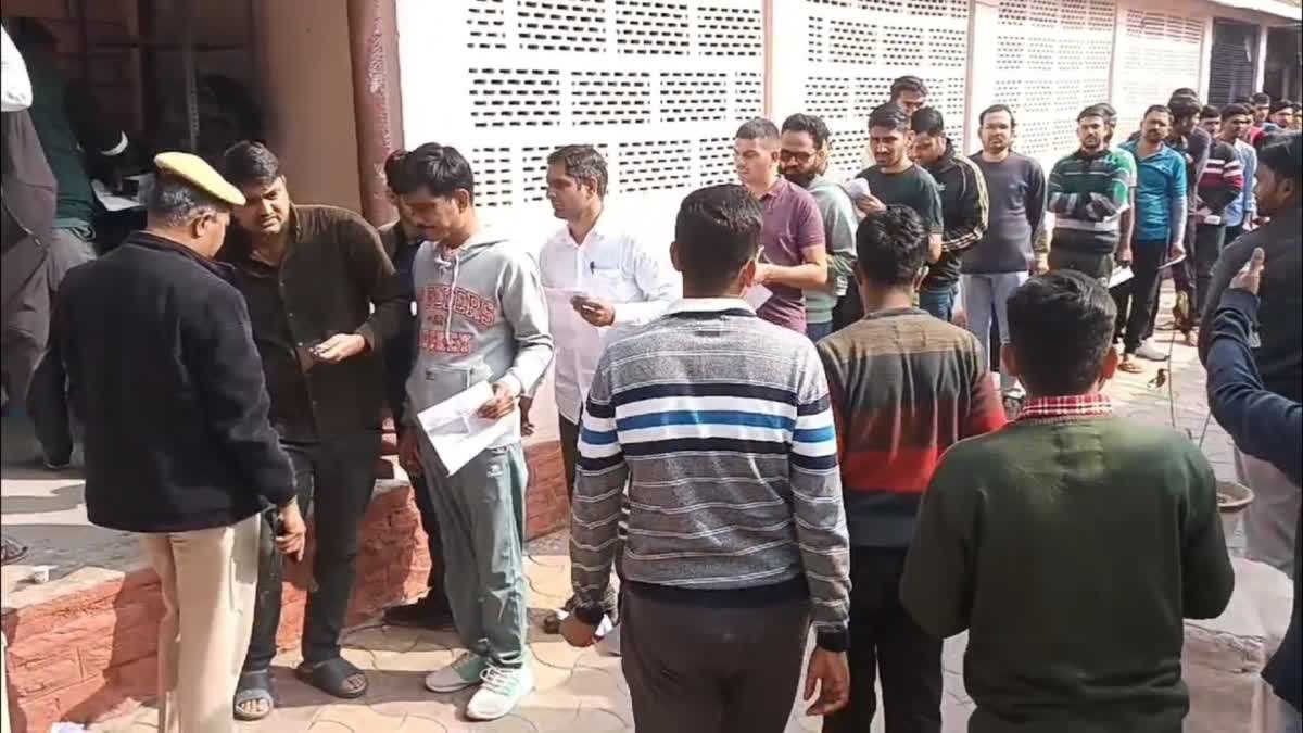 ETVBharatRJ's tweet image. RPSC की RAS PRE एग्जाम: पीएम सूर्य घर, मुख्यमंत्री स्वनिधि और आस्था योजना से जुड़े सवाल पूछे 
etvbharat.com/hi/!state/rpsc… 
#RASpreExam #rasprelims #RPSC #pmsuryaghar