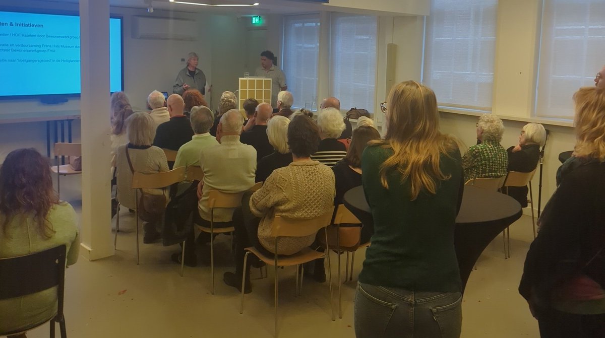 Drukte bij voorjaarsbijeenkomst Wijkplatform Heiliglanden 💚 
Natuurlijk over Egelantier en Frans Hals Museum.