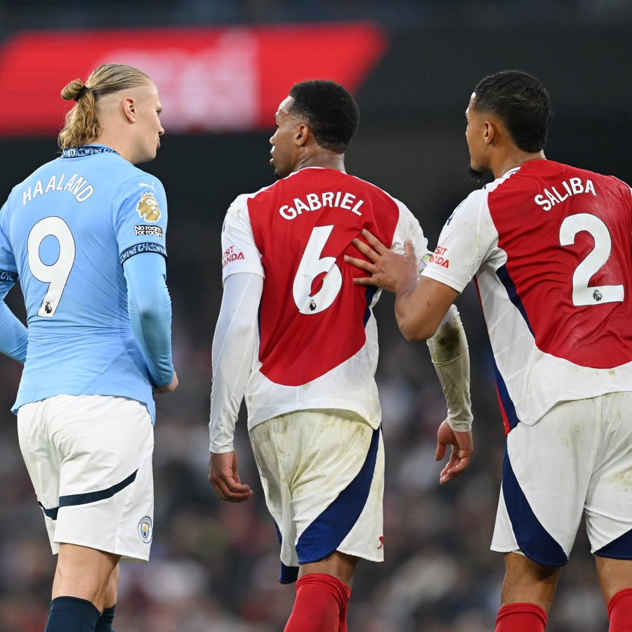 Chezalive's tweet photo. #PremierLeague Klabu ya Arsenal haijapoteza michezo 13 iliopita ya Premier League ikishinda michezo 8 na kutoa sare 5.
Saa chache zijazo Wanakutana na Bingwa mtetezi #ManCity,je wataendeleza Rekodi yao hii ❓️
#Arsmancity https://t.co/2iQ4xOZWMC