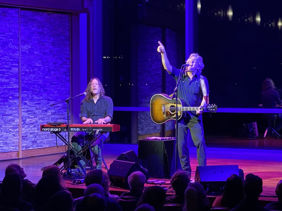 steveforberttwt's tweet image. TONIGHT IN VIENNA!

Duo show with Rob Clores on keyboards at @jamminjava starts at 7pm. Come out &amp;amp; join us!

🎟 TICKETS at SteveForbert.com 🎟
2/2 Jammin’ Java in Vienna, VA

Photo by Tracy Plass at the Shalin Liu Performance Center in Rockport, MA
#robclores #jamminjava