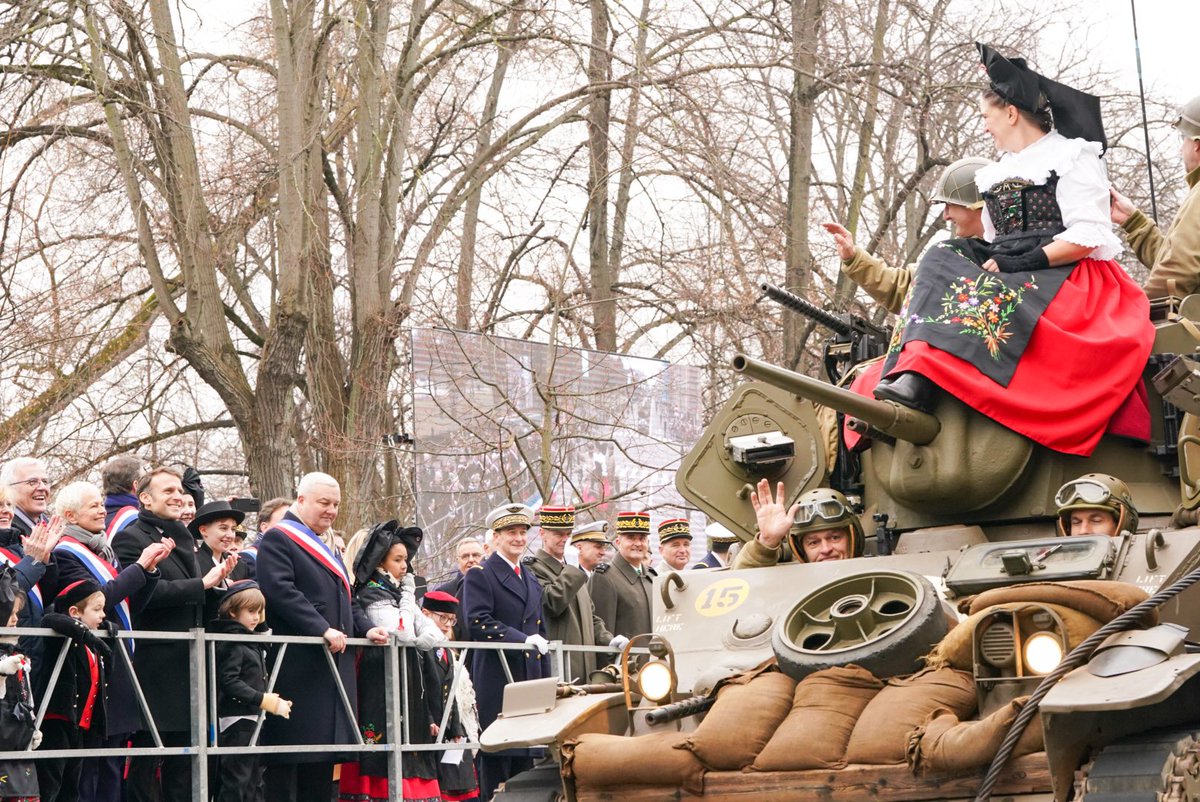 Emmanuel Macron tweet media