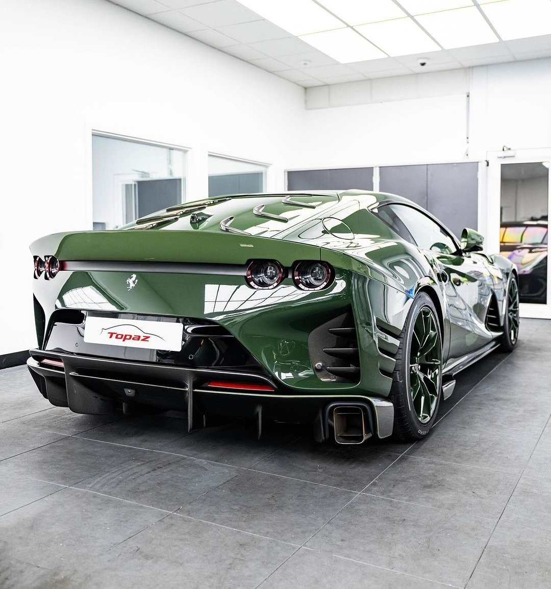 DailyFerrariTM's tweet photo. Tailor made Ferrari 812 Competizione https://t.co/o1QqMWe6Bn