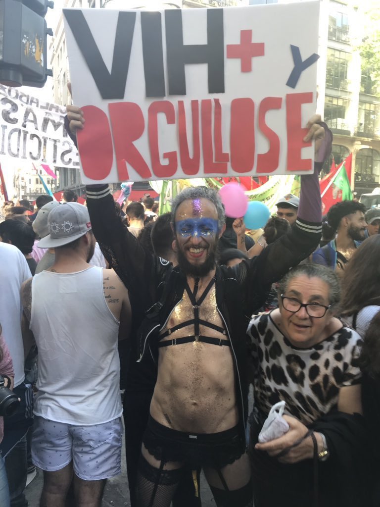 AgustinLaje's tweet image. Con toda franqueza, pregunto: ¿cuál es la bondad del VIH+ como para sentir “orgullo” de tenerlo?

El orgullo es un sentimiento de satisfacción y estima hacia algo propio que se considera positivo. Se tiene orgullo de lo bueno, no de lo malo. Tener VIH+ es algo malo, no algo…