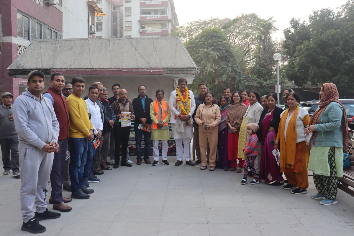 प्रचंड विजय की ओर बढ़ चुका है पालम , क्योंकि पूरे क्षेत्र में 'मोदी लहर' है

आज ऋषि अपार्टमेंट  के प्रबुद्ध नागरिकों ने होने वाले 5 फरवरी के विधानसभा चुनाव के लिए मुझे विजयश्री का आशीर्वाद दिया जिसके लिए सभी का हृदय की गहराइयों से आभार एवं धन्यवाद प्रकट करता हूँ।
 #paalam
