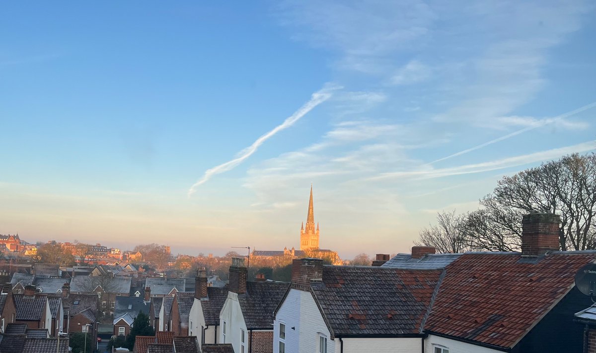 sarahshirras's tweet photo. @jim1902adams This morning… #viewfrommyloo We live in a find city! https://t.co/paUeshkRL6