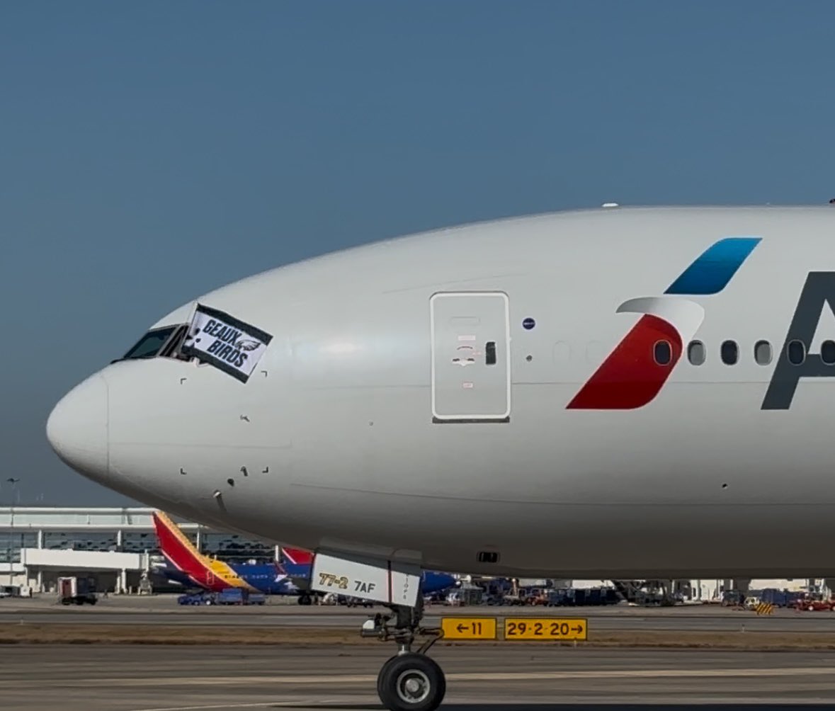 JClarkNBCS's tweet image. The Eagles have landed in New Orleans 

Geaux Birds flag out the cockpit

#SUPERBOWL