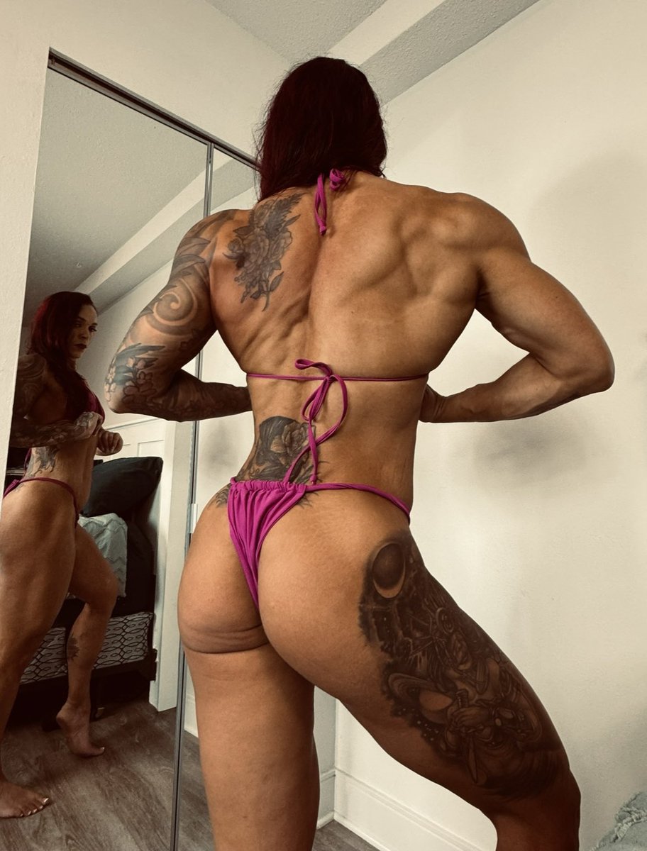 Smith_Machine_'s tweet image. The link is live 😏 We’re just waiting on final verification before I can really start sharing the fun… You ready for this view from every angle? 🍑🔥 OnlyFans loading 💌 #MuscleMommyNextDoor #gymbaddie #fypage #bodybuilding #FemaleMuscle