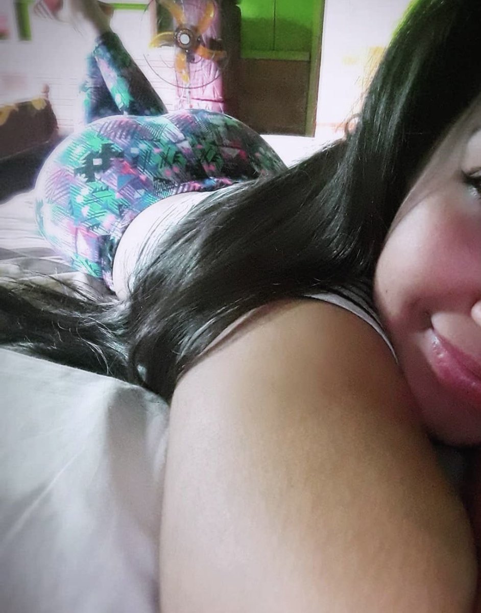 MSofia502's tweet photo. Ganas de una rica lengua 👅 https://t.co/woHvsIyKnM