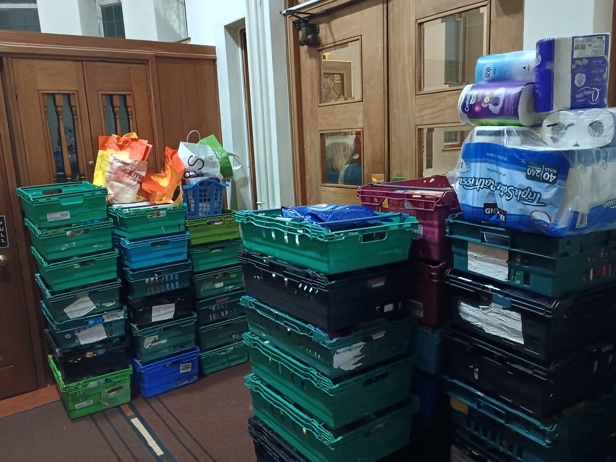 JusticePeaceEn's tweet image. Thanks to parishioners @CatholicEnfield for supporting our collection of goods for the @MannaCentre this weekend