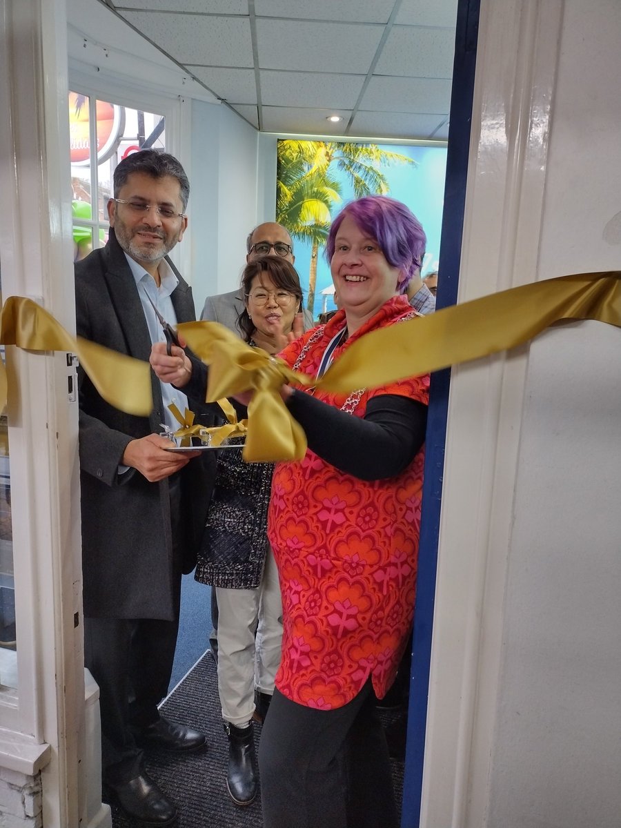 RBK Mayor (@rbkmayor) on Twitter photo Great to open the new location of <a href="/7seasholidays/">7SeasHolidays</a> in Surbiton. Conveniently placed to book your holiday then nip into @regencybookshop to buy your books to take!
Lovely to have independent shops in Surbiton. Great to open the new location of <a href="/7seasholidays/">7SeasHolidays</a> in Surbiton. Conveniently placed to book your holiday then nip into @regencybookshop to buy your books to take!
Lovely to have independent shops in Surbiton.