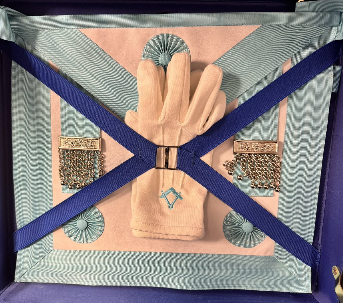 hbsmasonry's tweet image. February is a very busy Masonic month for me with at least 4 meetings in 3 different provinces. 
I hope you’ll all follow along as I travel to
@SussexMasons @LondonMasons &amp;amp; @lincsmasonic 
#lightblue #mason