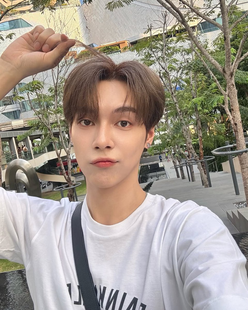 penxtor's tweet photo. ⠀
...https://t.co/ytgqMAaD0O Take a moment to embrace nature’s beauty—breathe in the fresh, crisp air, let the gentle breeze caress your skin, and listen to the soothing rustle of the trees. 
⠀ https://t.co/nugqlU3LjA