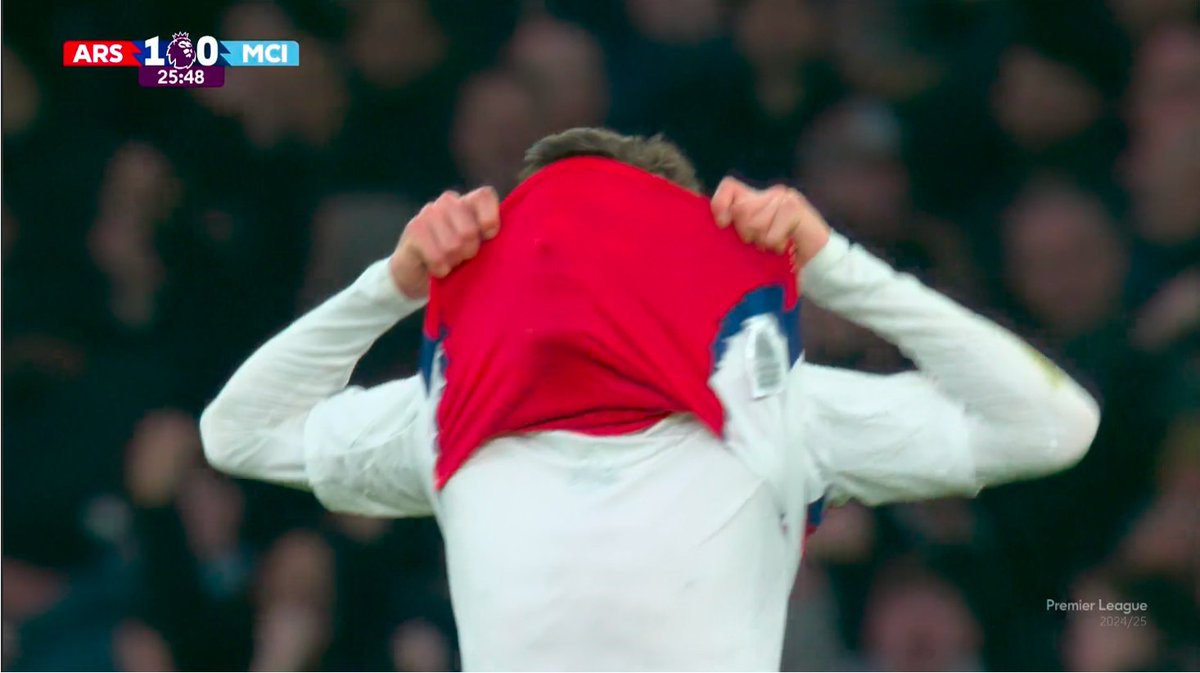 Premier League tweet media