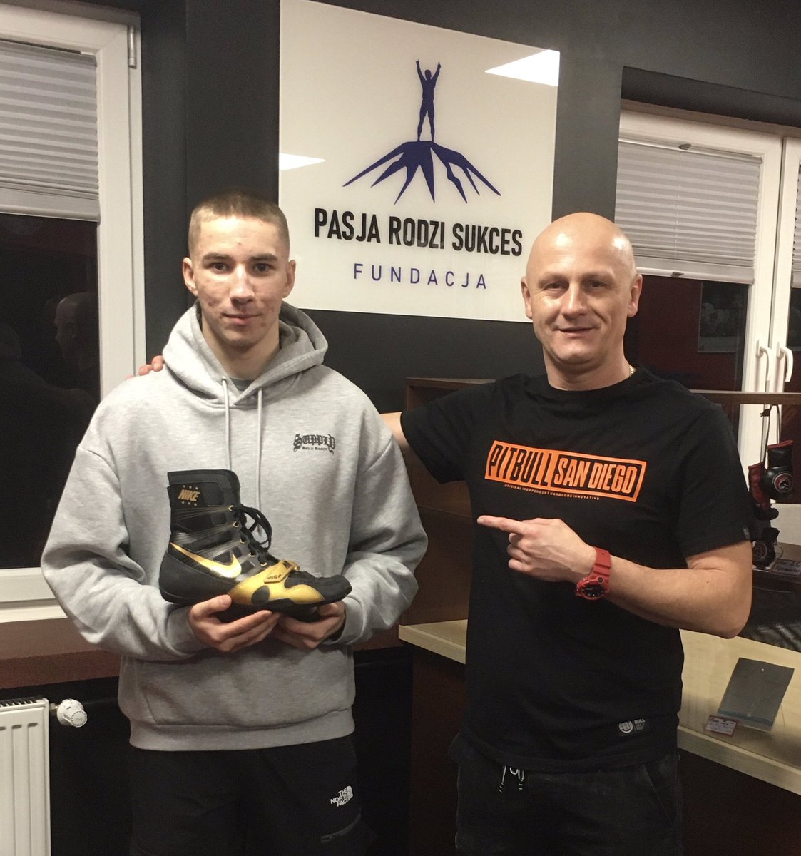 Prowadzona w naszym klubie działalność fundacji przyczynia się do ufundowania podopiecznemu kolejnej nagrody rzeczowej

Mamy nadzieje, że przekazany w ostatnim czasie sprzęt sportowy pomoże w realizacji tegorocznych celów sportowych

Trenując z nami wspierasz‼️