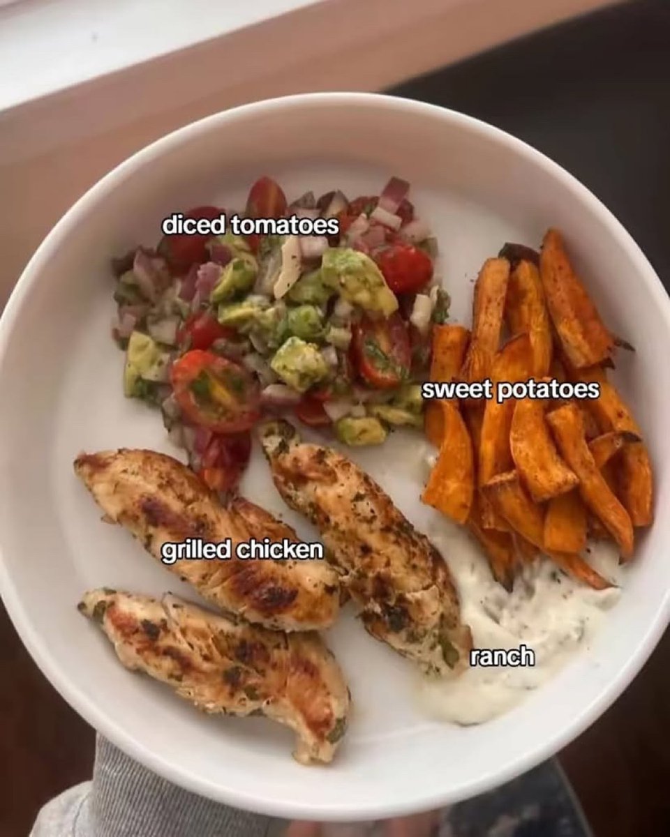 Nutrabuddy_io's tweet photo. Full day of eating Clean!! #weightlossjourney #cleaneating #cleanfood #foodisgood #nutritiontips https://t.co/x3kpvxe1NA