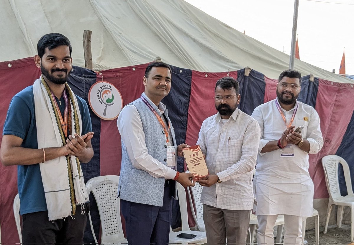PharmaVisionOrg's tweet image. An insightful session by Dr. Parjanya Shukla (Professor &amp;amp; HOD, Krishnarpit Institute of Pharmacy, Prayagraj) was conducted as part of the Prayagraj Mahakumbh Swasthya Internship.