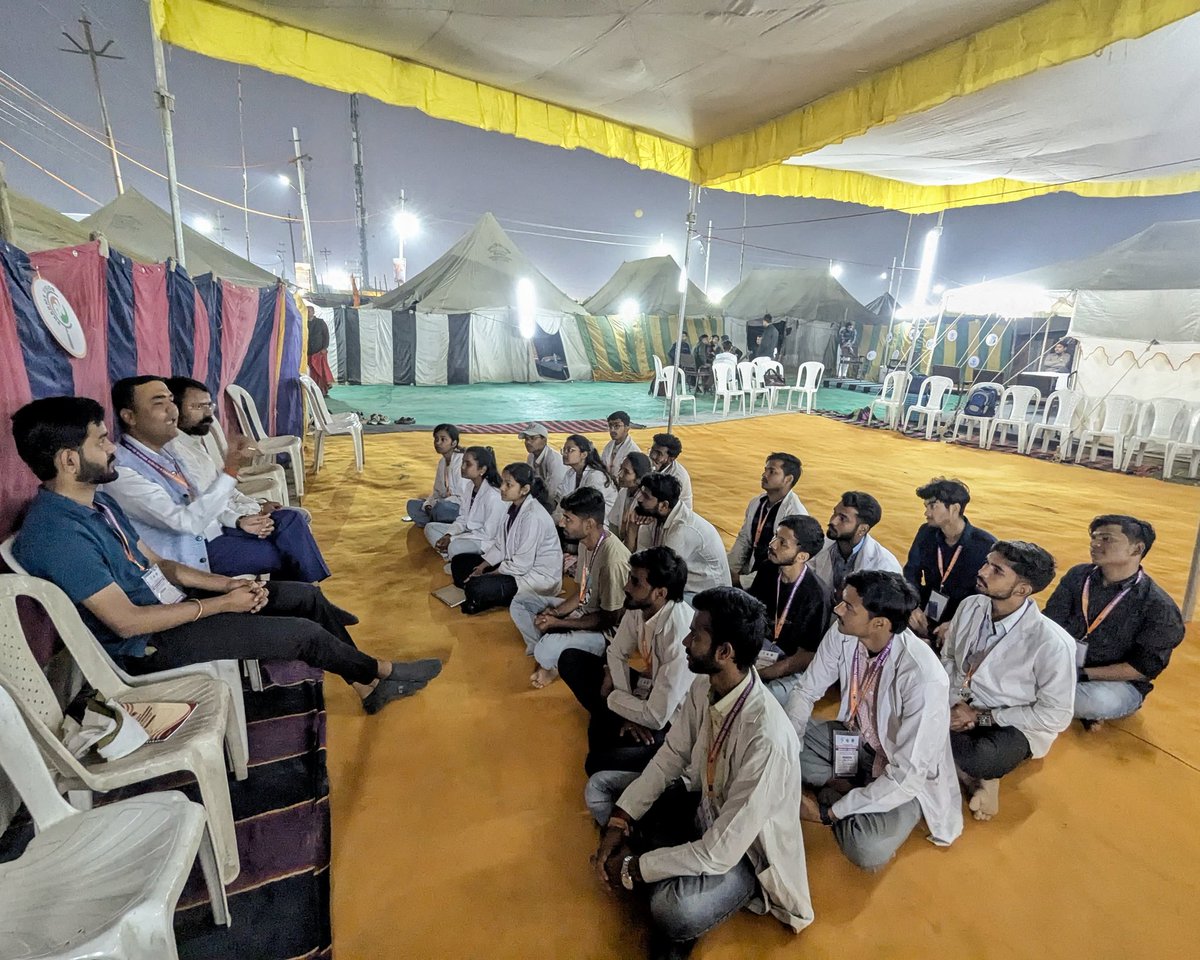 PharmaVisionOrg's tweet image. An insightful session by Dr. Parjanya Shukla (Professor &amp;amp; HOD, Krishnarpit Institute of Pharmacy, Prayagraj) was conducted as part of the Prayagraj Mahakumbh Swasthya Internship.