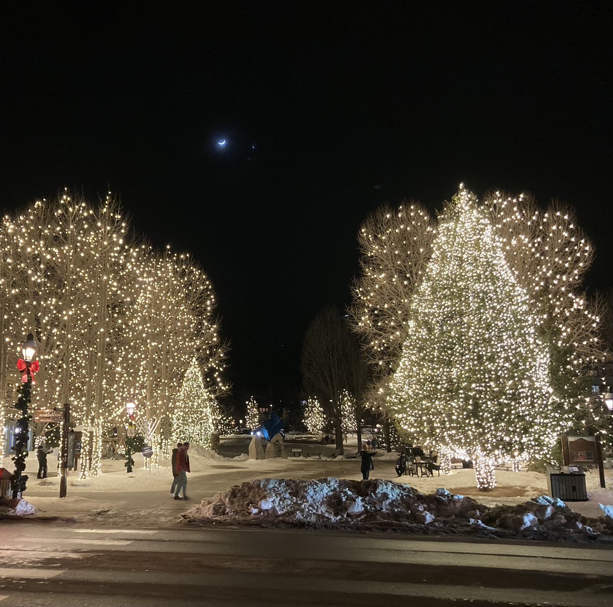 Crescent moon and Venus over the Blue River Plaza #Breckenridge #Colorado