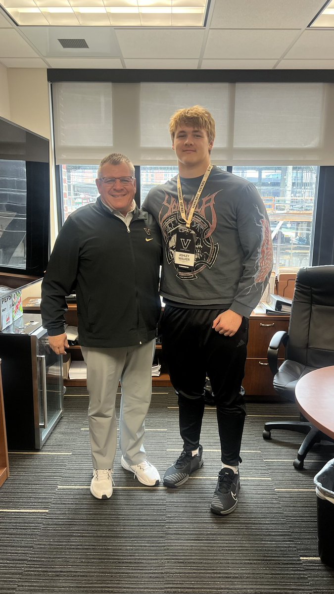 AshleyFb2026's tweet photo. Had a phenomenal first time in Nashville yesterday! Thank you @Coach_Lea @FBCoachK @TimBeckFB for having me. I really appreciated the warm hospitality! #AnchorDown #VUnionPride @Dameon8 @JalanSowell @Nadeboyz  @ONEWAYINC1 @hardingharper  @CoachAutenrieth @CoachAltman @rwweinstein @bartonsimmons
@diegopavia02 @Maureice2