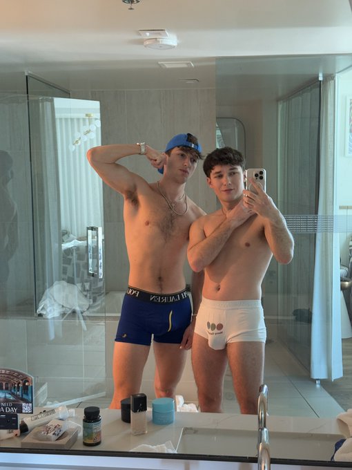 I really like his body. New collab out https://t.co/ca2phEUwJW https://t.co/bfWLJRUmii