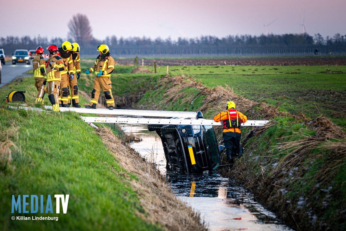 Auto in sloot na aanrijding, bestuurder aangehouden voor rijden onder invloed in Numansdorp
