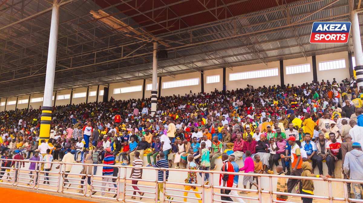 AkezaSports's tweet photo. 🔵 🔴 I Makamba, AIGLE NOIR CLUB SPORTIF ntihagarikwa !

FT : Aigle Noir CS 3-0 Le Messager FC•
⚽ Karim
⚽ Kevin
⚽ Abdi

Uyu mwaka, Aigle Noir CS imaze gutsinda inkino 10 zose yakiriye ku kibuga #NPPC, ni kuvuga amanota 30 kuri 30.

#akezasports https://t.co/mvMZgn9uye