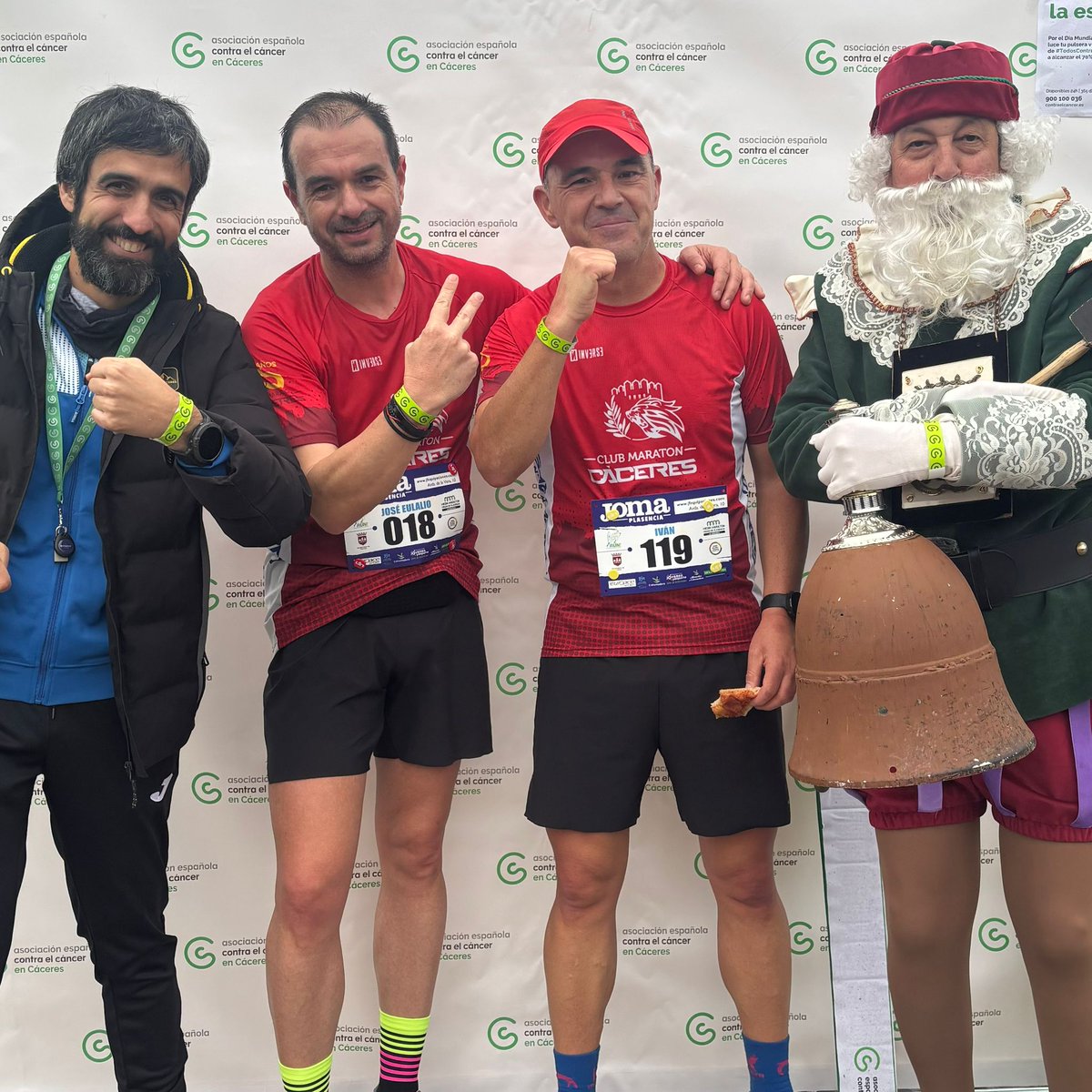 🟢👟El millar de participantes de la media maratón de Plasencia lucieron ayer nuestros #brazaletesdelaesperanza 💚¡Mil gracias!

#TodosContraElCáncer