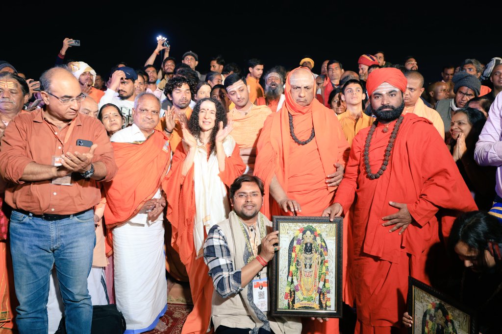 IndiathinkOrg's tweet photo. Director @ITC_SaurabhP hosted them on behalf of @upculturedept
And @IndiathinkOrg
#KaviKumbh #IndiaThinkCouncil #KalaKumbh
***
@ITC_SaurabhP @MukeshMeshram @jaiveersingh099 @myogioffice https://t.co/x2cBlBpnfo