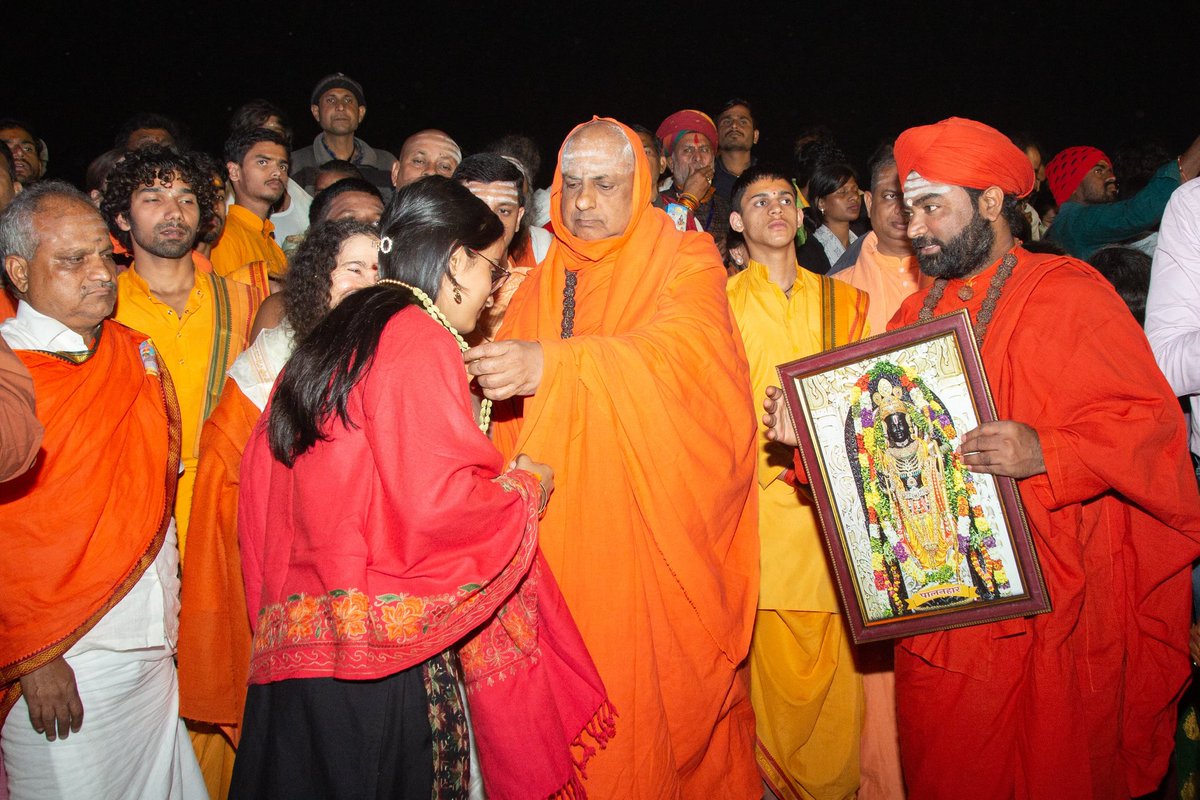 IndiathinkOrg's tweet photo. Director @ITC_SaurabhP hosted them on behalf of @upculturedept
And @IndiathinkOrg
#KaviKumbh #IndiaThinkCouncil #KalaKumbh
***
@ITC_SaurabhP @MukeshMeshram @jaiveersingh099 @myogioffice https://t.co/x2cBlBpnfo