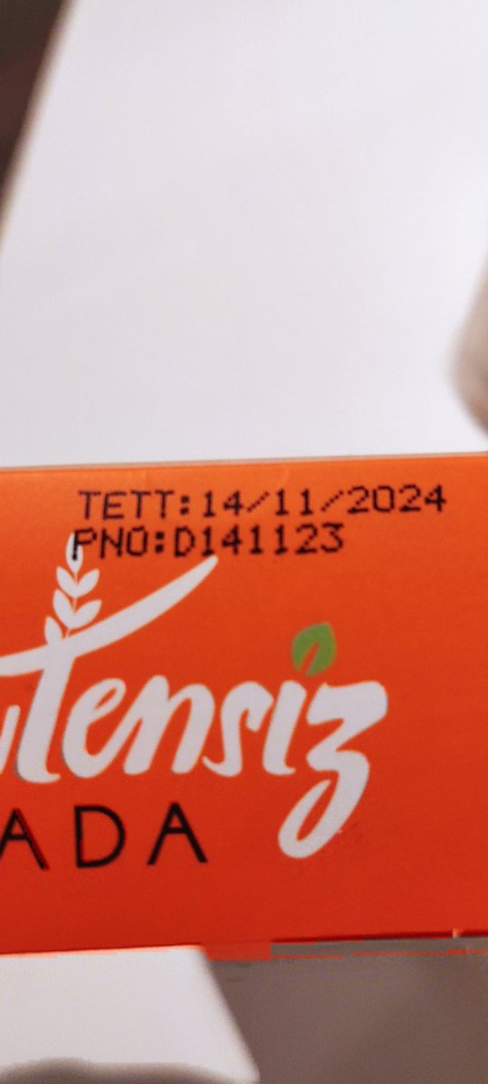 cetinonder's tweet photo. @CarrefourSA bu nasıl bir rezilliktir!? Metropol İstanbul AVM şubenizden aldığımız #glutensiz kurabiyenin tarihi geçmiş yetmemiş içinde böcekler yuva yapmış. Bu mudur sizin hizmet anlayışınız? Yeni ürünün arasına eskileri de koyup indirimde diye insanları kazıklamak? https://t.co/RidGya1LyF