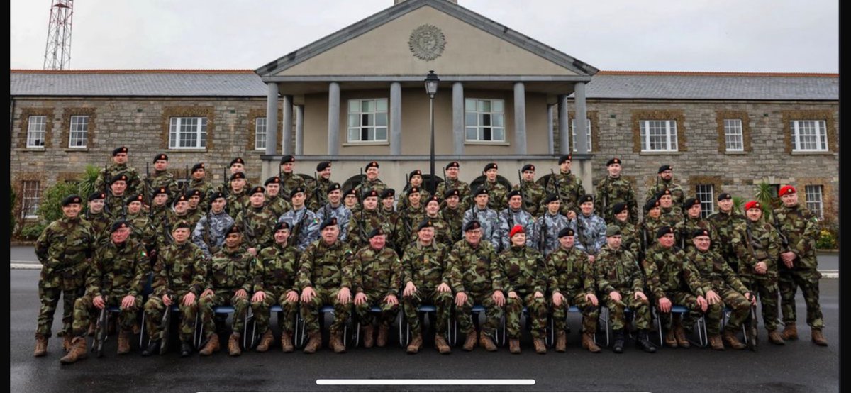 2BdeTptRes's tweet photo. Alpha and Bravo recruit platoons receive their 2 star and Able Seamen ranks today at a passing out parade in Cathal Brugha Bks in Dublin today, well done all on a great achievement and onwards to their next stage training 🇮🇪🇮🇪@dfreserve @naval_service @2BdeGoc @garskinn https://t.co/2zeMXk0GRn