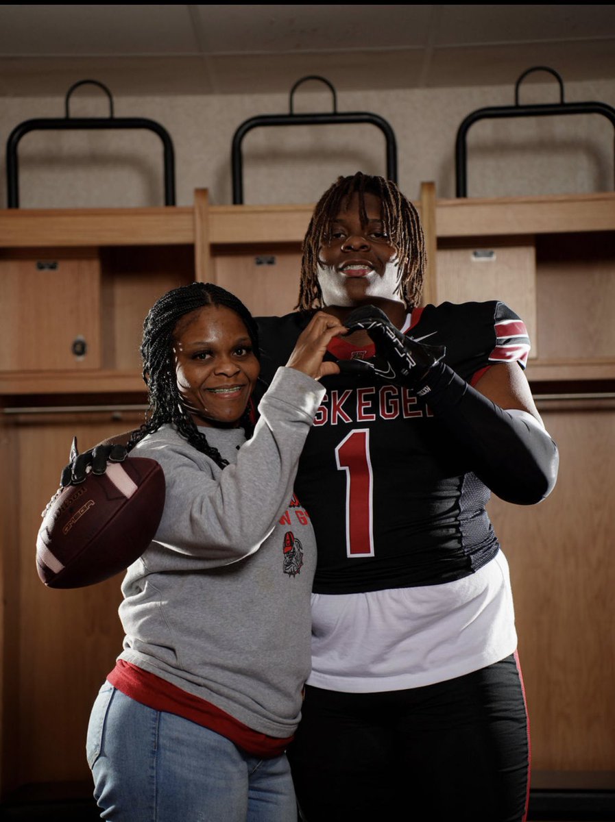 Thank you God 🤲🏽 

I am committed to Tuskegee University🐅 <a href="/milesrobinsonjr/">Miles Robinson Jr.</a> @CoachOCWildcats <a href="/JeremyO_Johnson/">Jeremy Johnson</a> <a href="/Coach_james3/">Aaron James</a> <a href="/ChadSimmons_/">ChadSimmons</a> <a href="/HBCUGameday/">HBCU Gameday</a>