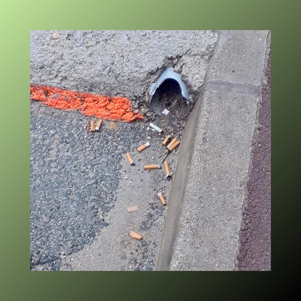 14 #mégots qui ne finiront pas en mer, nous nous en sommes chargés.
Les fortes pluies, le tout à l’égout et la désinvolture de nombreux #fumeurs diffusent en mer ces #déchets. Le nettoyage à grande eau des employés de la voirie contribue aussi. Il faut changer nos comportements.