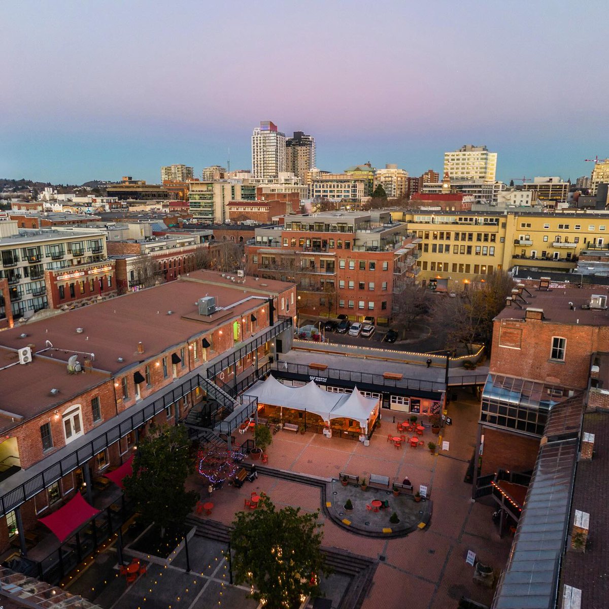 A modern-day home to boutique shopping, authentic eateries, seasonal outdoor markets and even a craft brewery, that once had a river running right through. 🍻🥘🛍️💡 
--------- 
📍marketsquarevic (Instagram)
📸 whistlebuoybrewing (Instagram)
