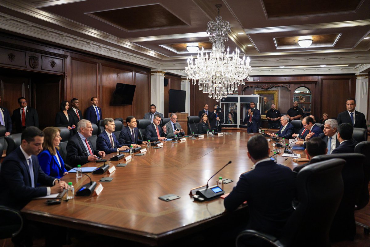 Personas que participaron en la reunión bilateral en el Palacio de las Garzas con el  Secretario de Estado de E.U.
Por Panama:
•⁠  ⁠José Raúl Mulino, Presidente
•⁠  ⁠Javier Martinez-Acha, Canciller
•⁠  ⁠Frank Alexis Abrego, Ministero de Seguridad
•⁠  ⁠Felipe Chapman,