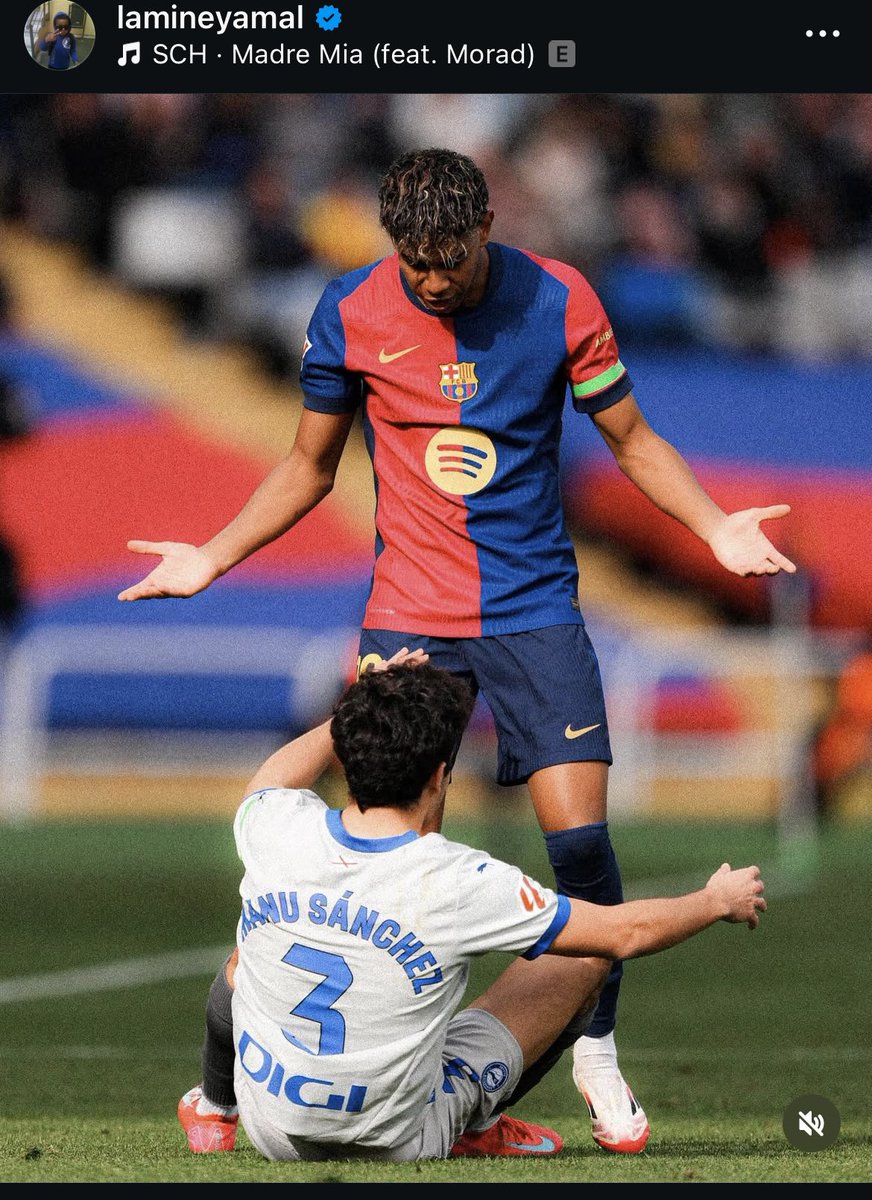 Lamine Yamal faltándole al respeto al jugador del Alavés, si esta foto la sube Vinicius arde el mundo entero eh. Es un puto agrandado y no le caen ni la mitad de las críticas.