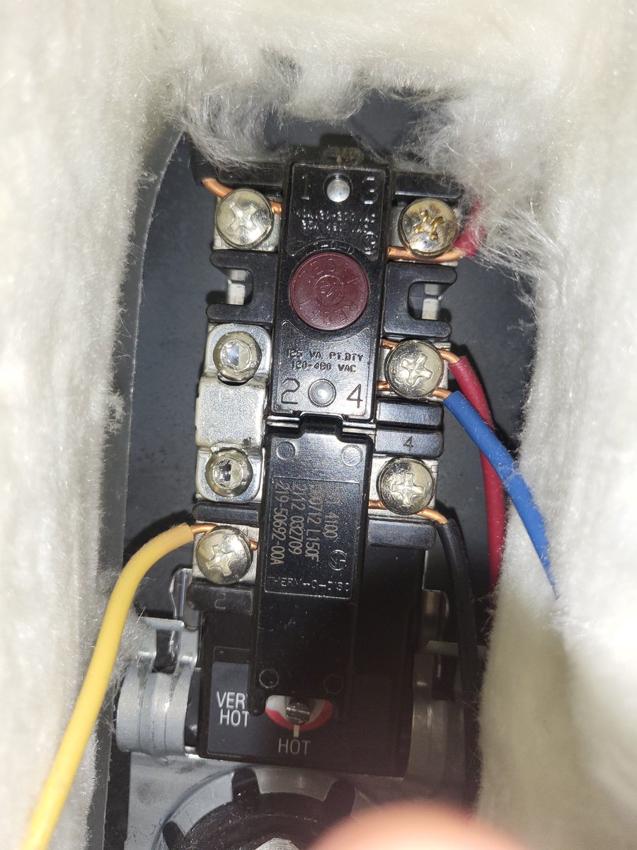 brian_1bms's tweet photo. This hotwater tank thermostat failed. Call BMS HVAC/PLUMBING. We know what to do.[ 304-757-HVAC ] https://t.co/4fxNVAhGEp
