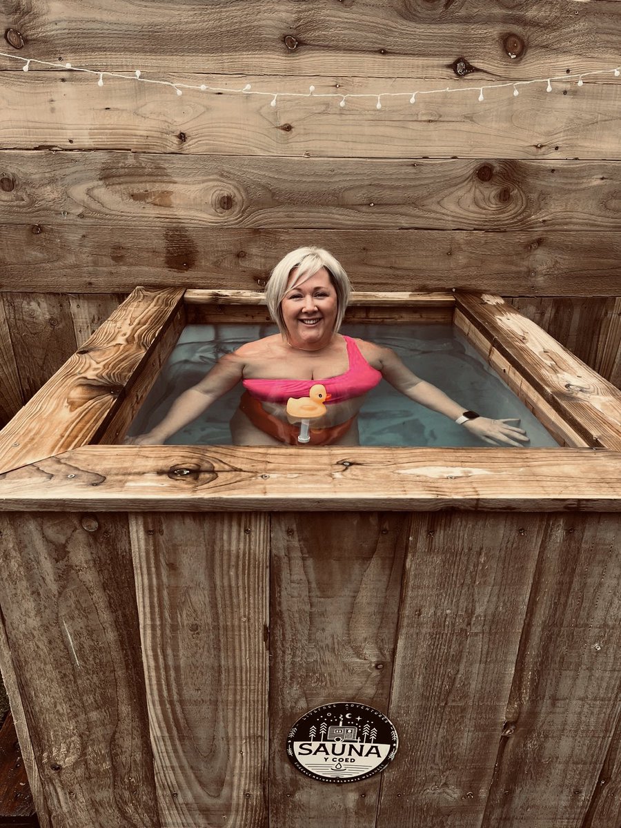 Aimee Barnett tweet media