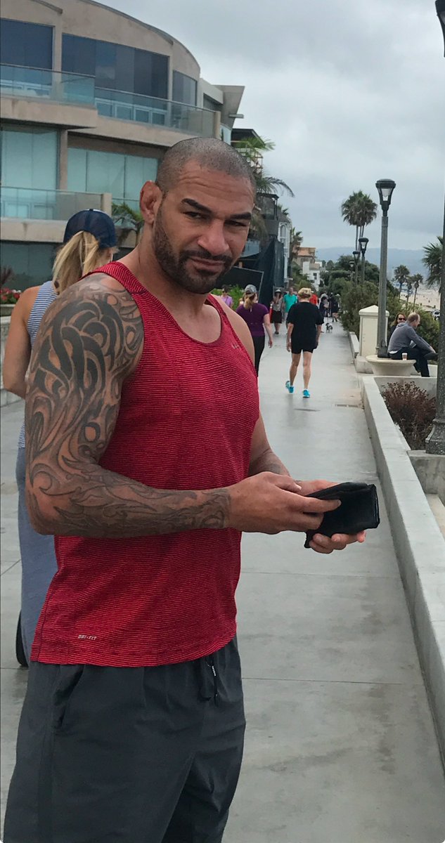 I got BY FARRRRR the ugliest house sitter in the world but I don’t judge the job description by looks. 😂😂😂 Thank you <a href="/Jayhieron/">Jay Hieron</a> for holding down our fort when we are gone at Super Bowl. Try not to drink our wine! (Really nothing I can do about it even if you do) lol. This cat