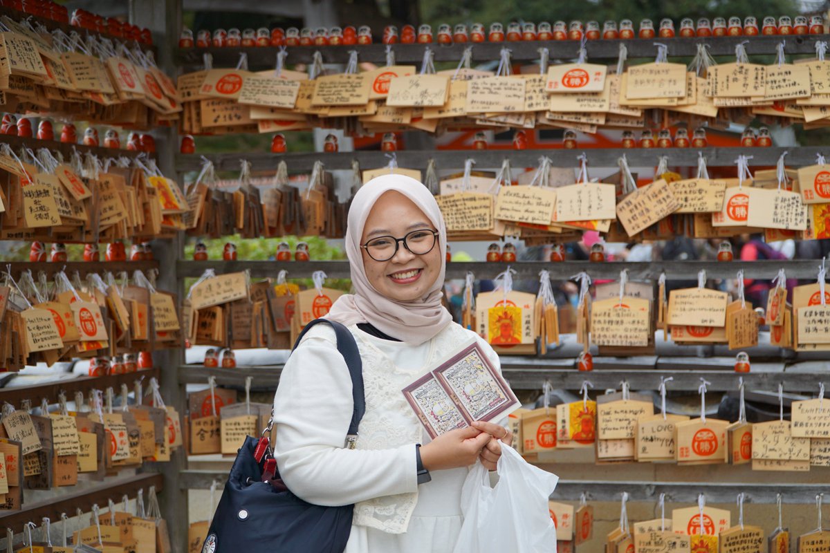 Betull! Normalisasikan perempuan sekolah setinggi-tingginya, sejauh-jauhnya. Jangan cuma normalisasi tapi dukung sepenuh-penuhnya!

Sebelum dia S3 istri gue yang bayar internet dan listrik rumah, bayangin kalo dia udah kelar S3 berapa banyak lagi bill yang bisa dia bayar?!