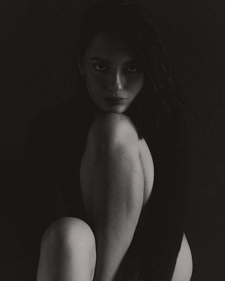 Sen merak etme sakın 
Nefes almak yaşamaksa eğer,
Ölmedim yaşıyorum ...