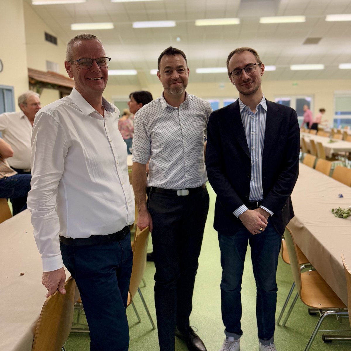 Th_Bnrdt's tweet photo. Nos aînés ont tellement de choses à nous apprendre : j’étais à leurs côtés à #Hoffen. 🙏🏻
Merci à Monsieur le Maire pour son invitation ! https://t.co/ss6Y2cOh5p